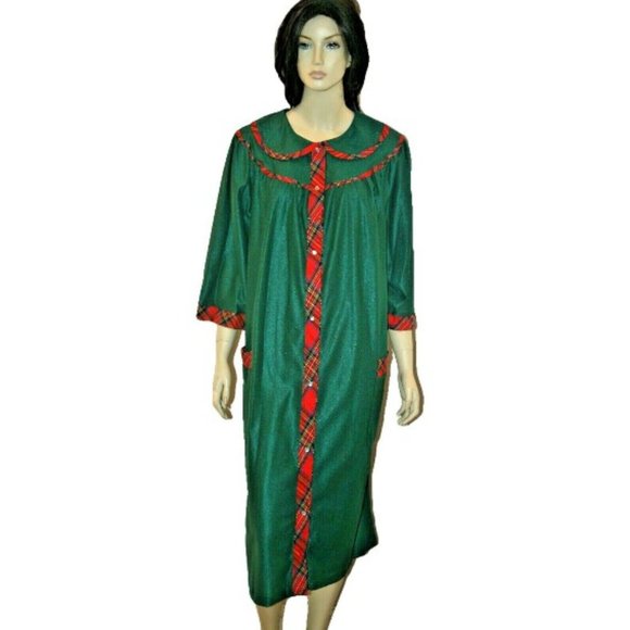 Carole Intimates & Sleepwear Womens Long Robe Snap Buttons Plus